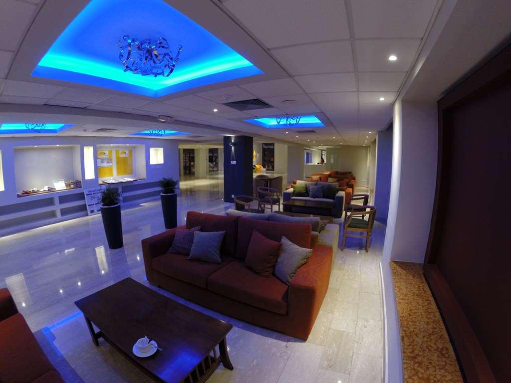 Mayfair Gardens Paphos Dalaman gambar
